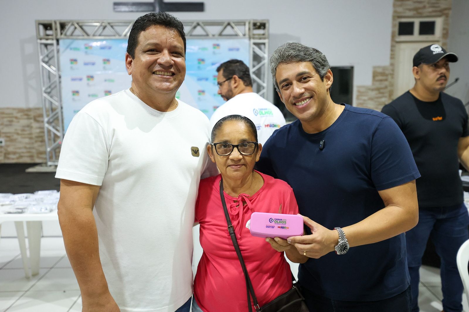 Osmar Filho entrega óculos do programa ‘Cuidar dos Olhos’ em São José de Ribamar
