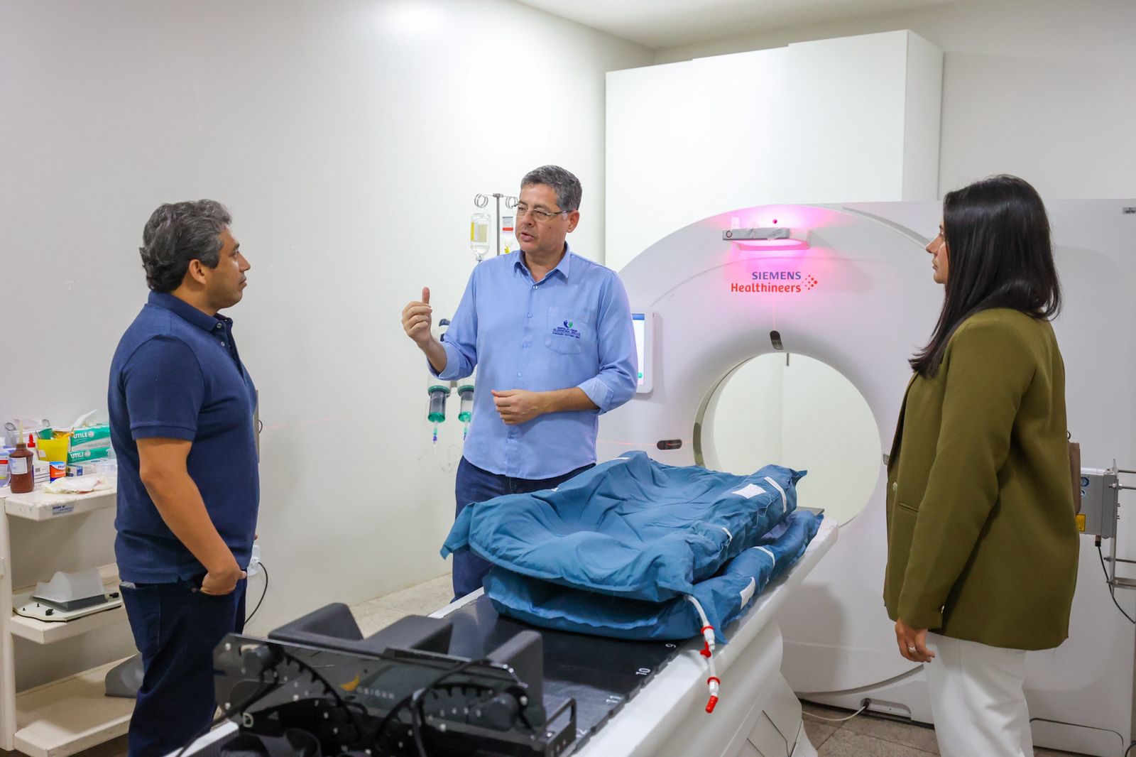 Osmar Filho visita hospital e reforça apoio à expansão de serviços oncológicos o