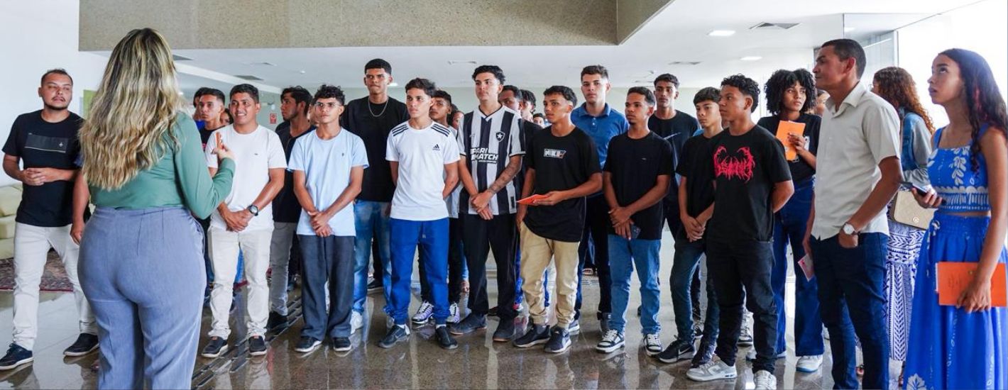 Estudantes de Urbano Santos visitam a Assembleia e conhecem Memorial do Legislativo