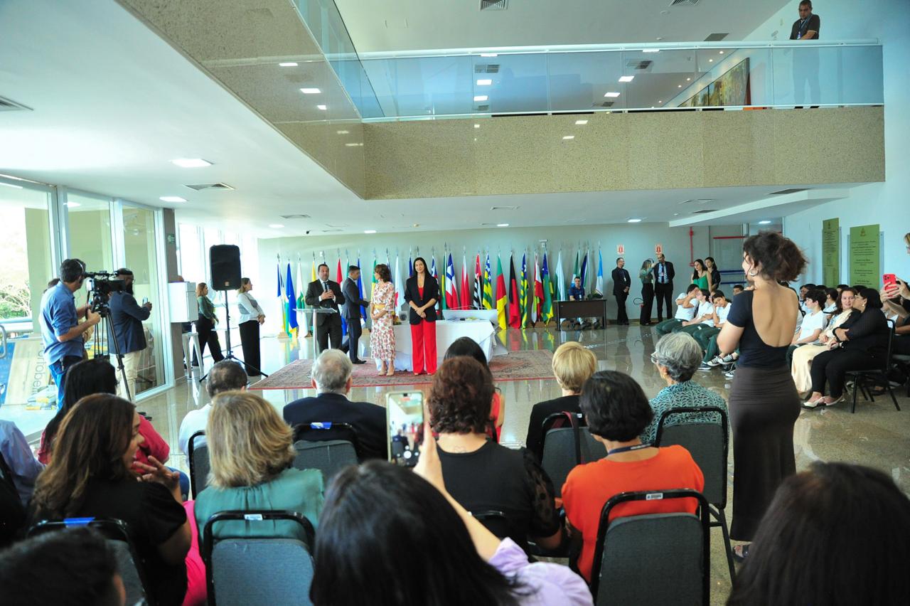 Lançamento do livro ‘Chão de Coragem: As Aventuras de Júlia no Memorial’ na Alema