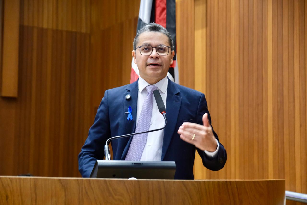 Carlos Lula denuncia filas noturnas e abandono nas unidades do Viva Procon