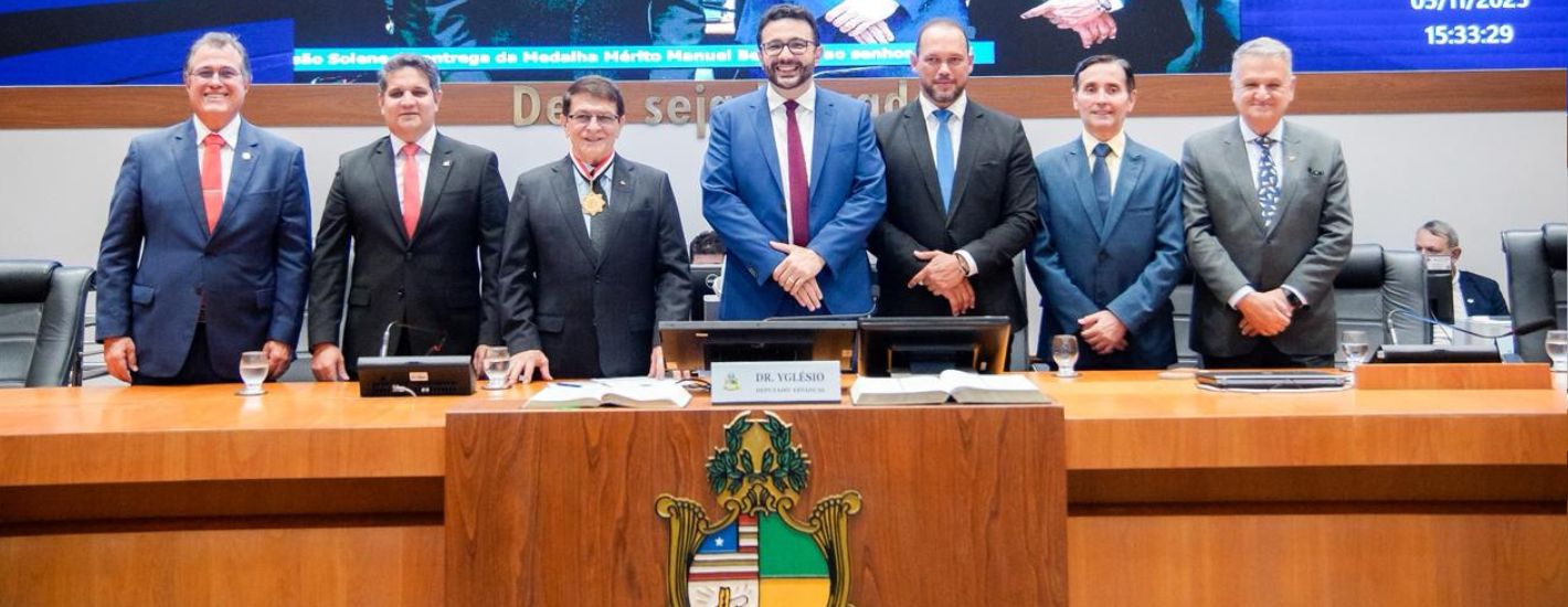  Assembleia homenageia presidente do Conselho Federal de Corretores de Imóveis 