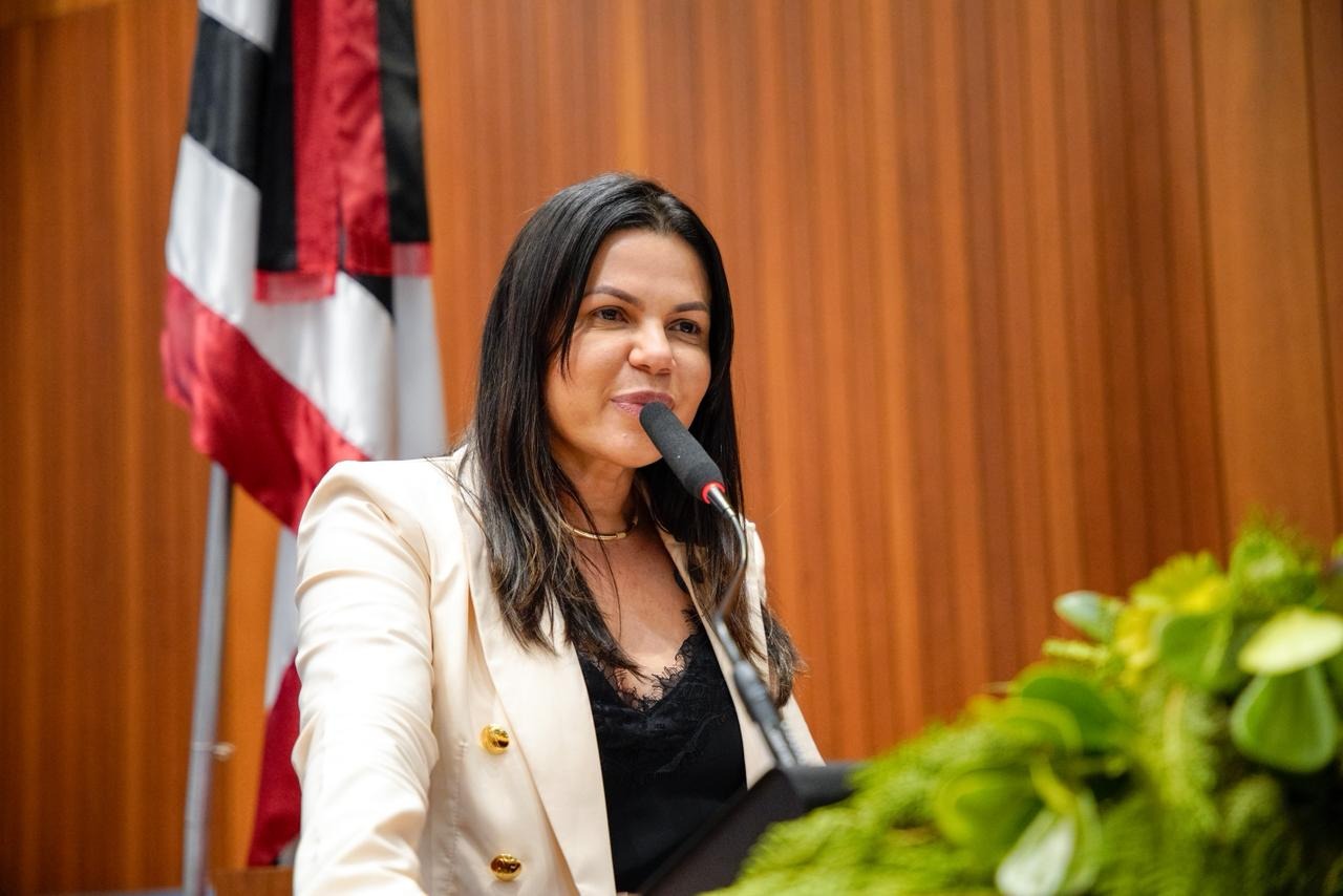 Solange Almeida celebra conquistas históricas da educação de Igarapé do Meio