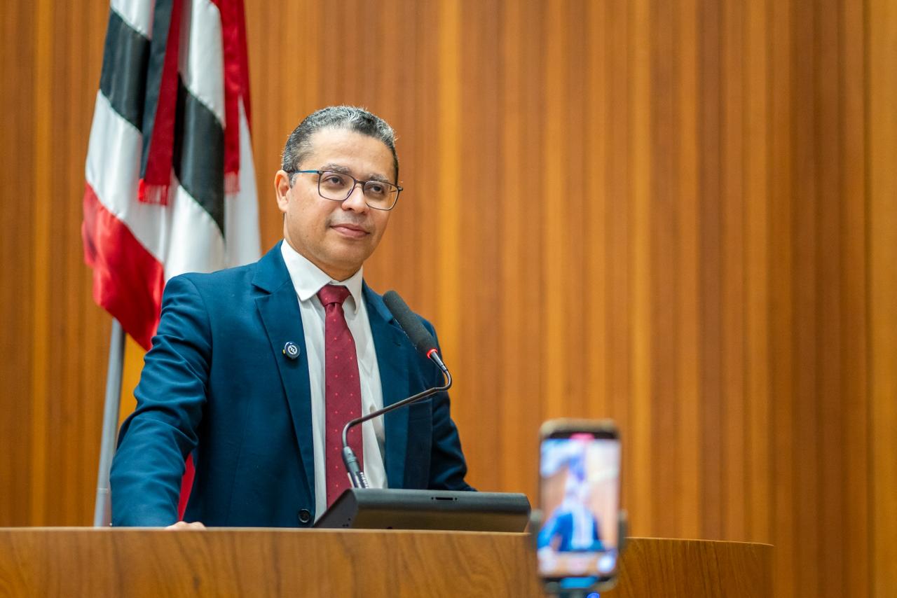 Carlos Lula critica incoerência da Câmara Federal em votações sobre cassações parlamentares