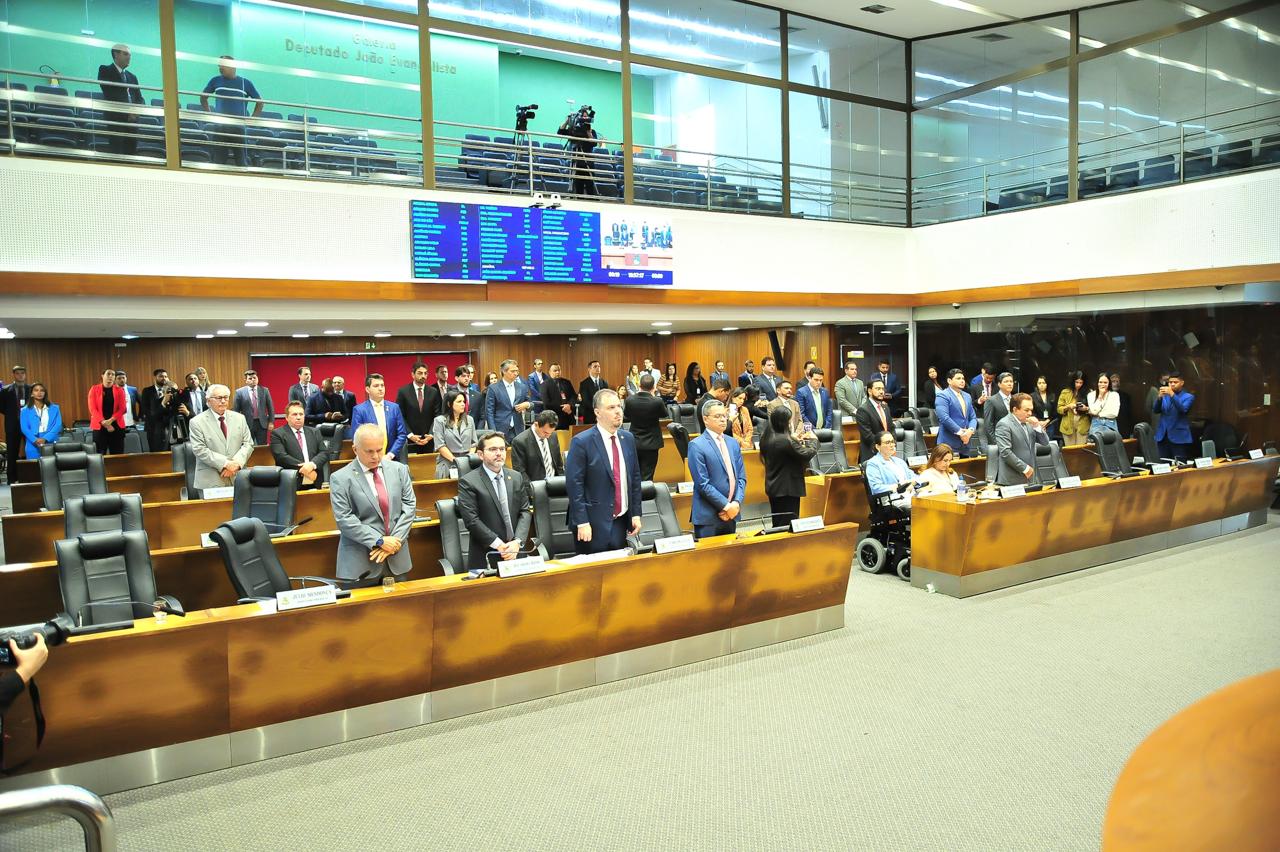 Alema faz minuto de silêncio em memória do ex-deputado e ex-prefeito de Pinheiro, Dedeco Mendes