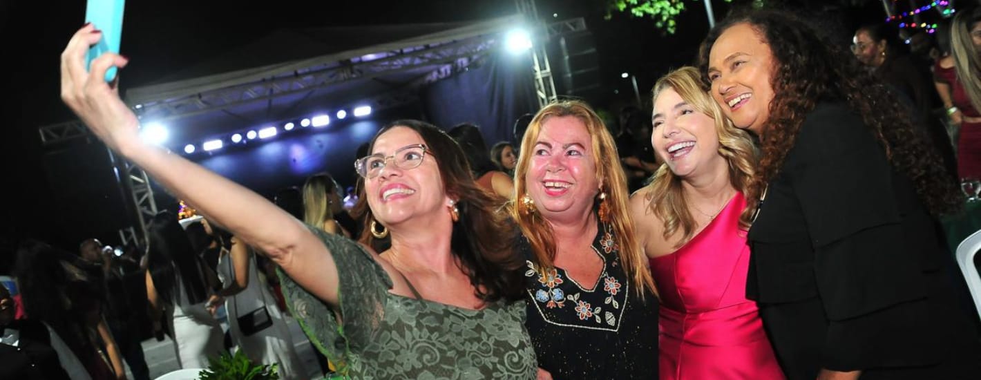 Em noite festiva, confraternização natalina da Assembleia reuniu servidores e convidados