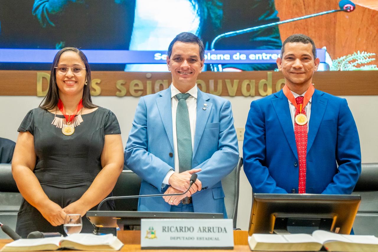 Sessão solene para entrega da Medalha do Mérito Legislativo Terezinha Rêgo