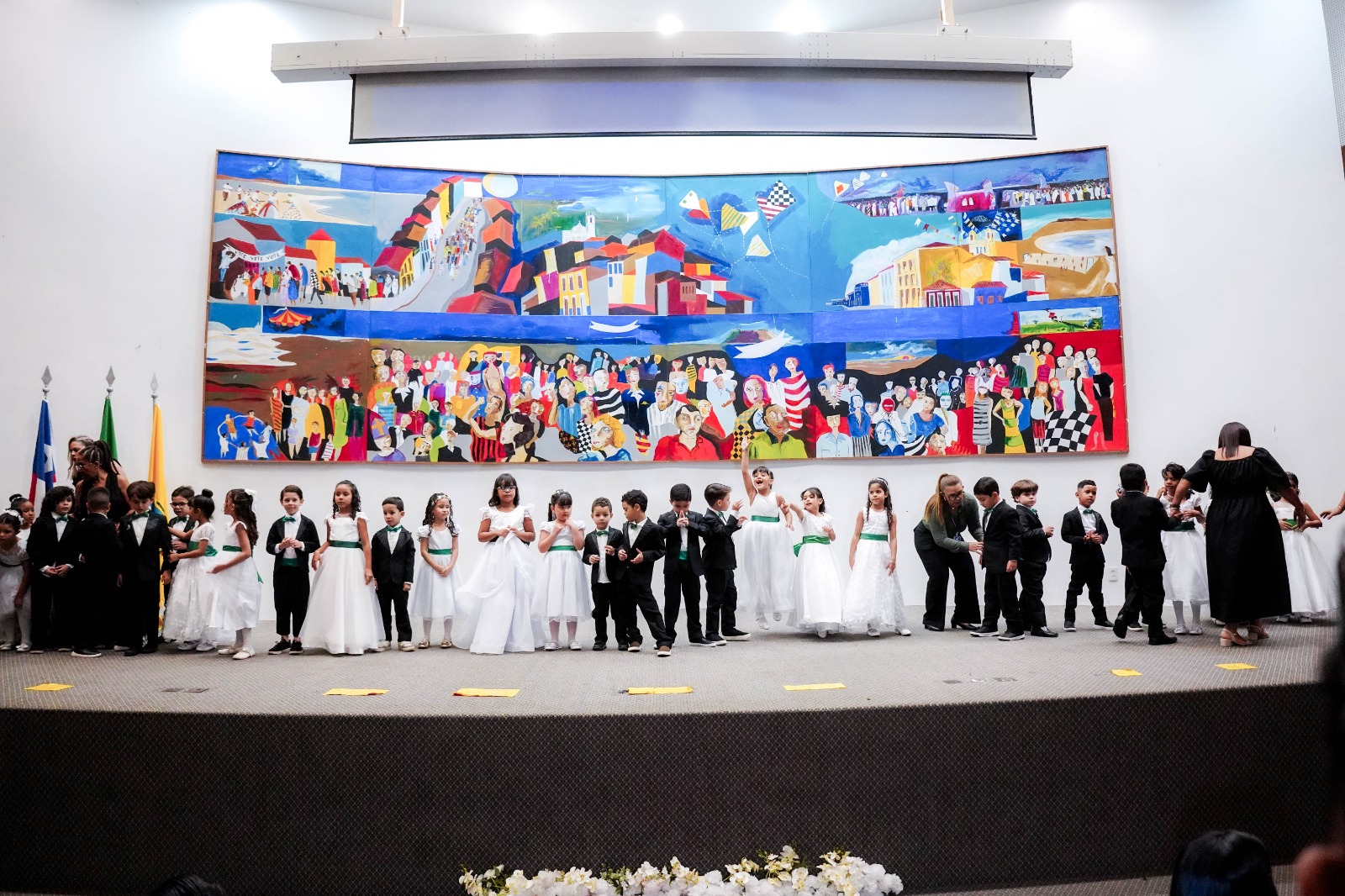 Creche- Escola Sementinha realiza cerimônia de formatura de alunos da Educação Infantil