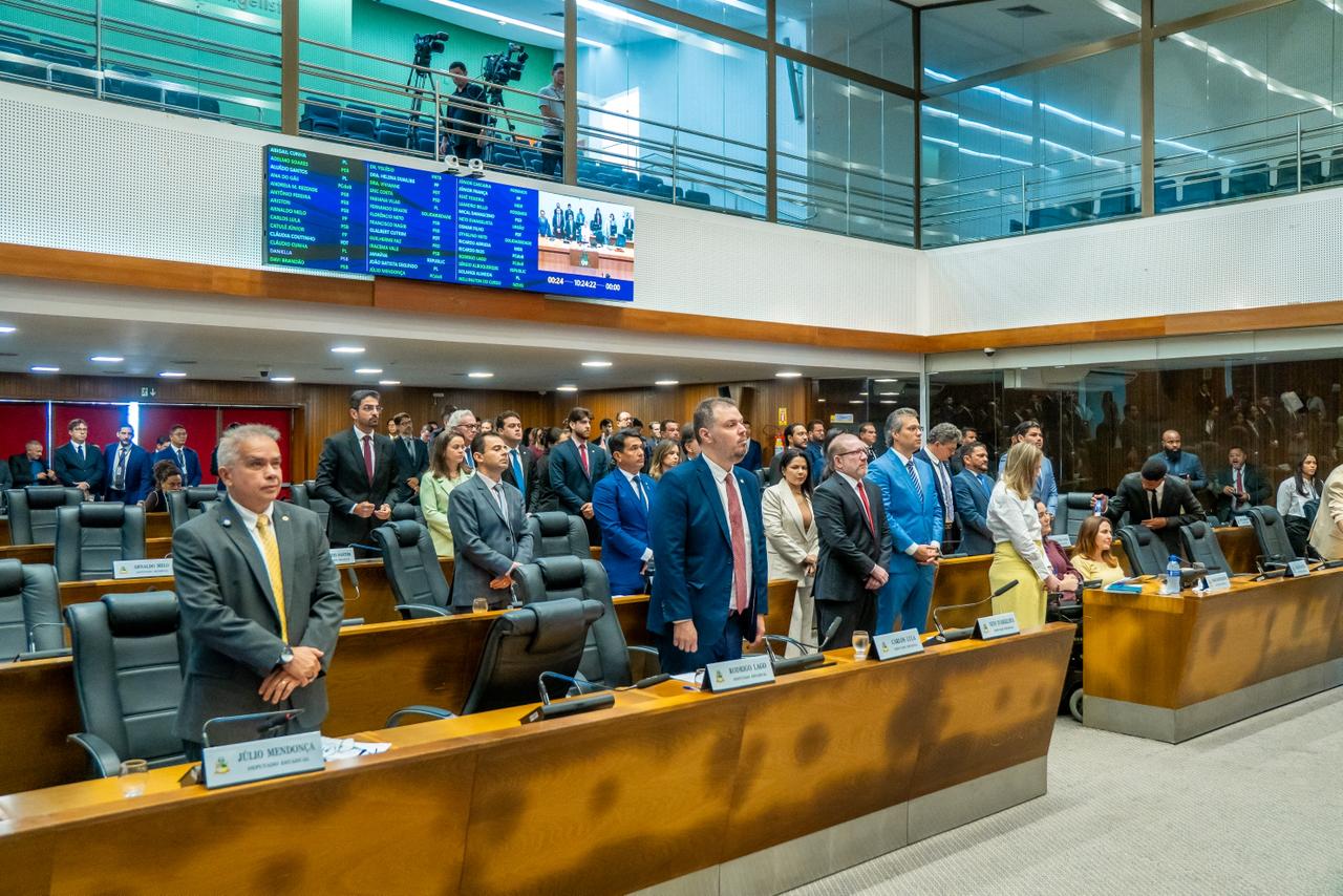 Assembleia faz minuto de silêncio em memória do presidente de Cleinaldo Castro Lopes