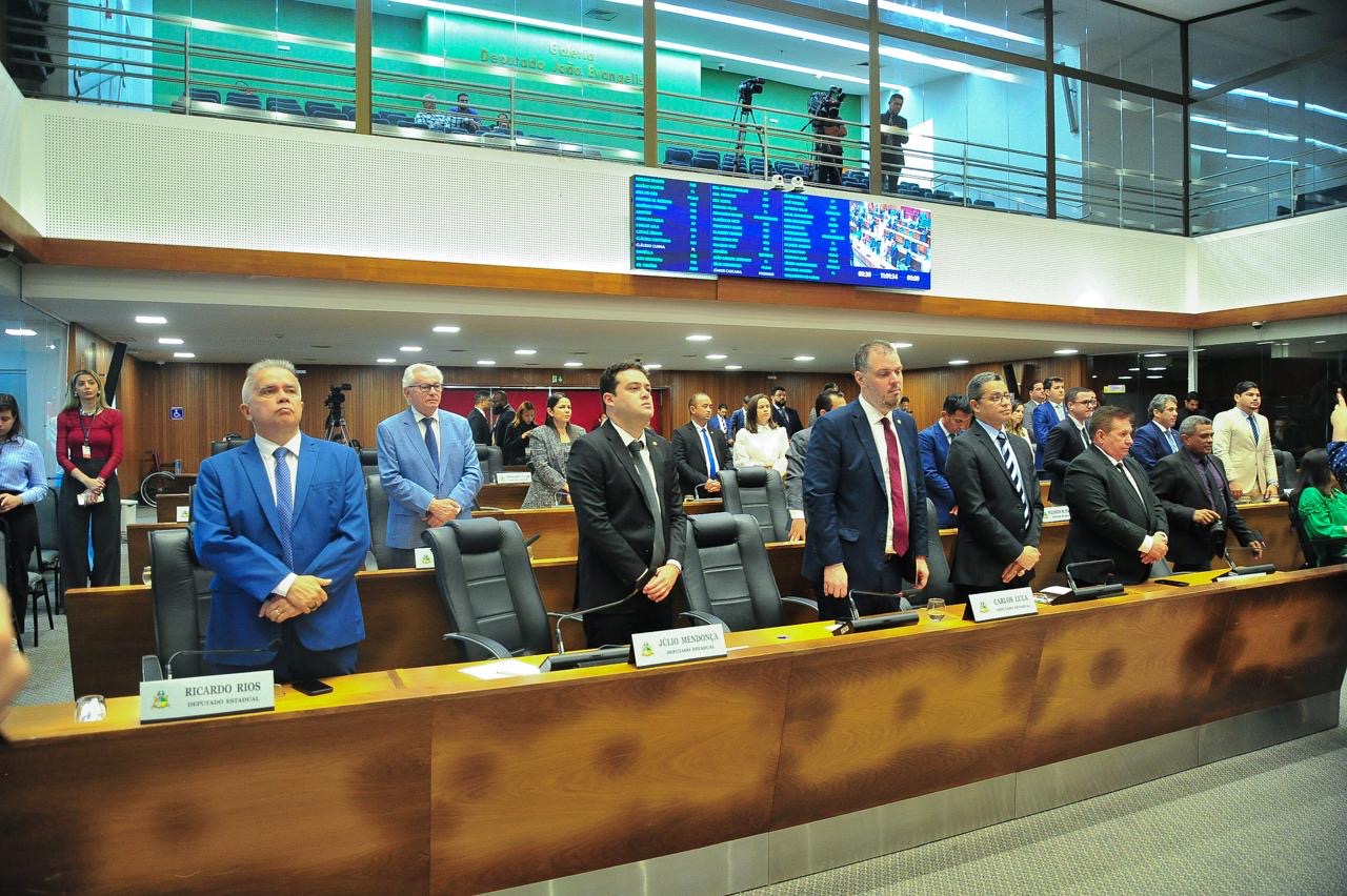 Assembleia faz minuto de silêncio em memória do ex-vereador Walter França 