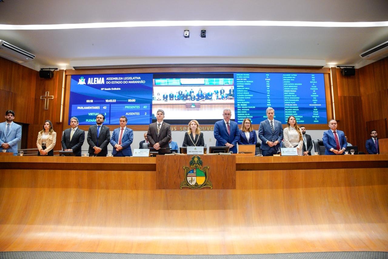 Plenário faz minuto de silêncio em memória de ex-deputado e empresário