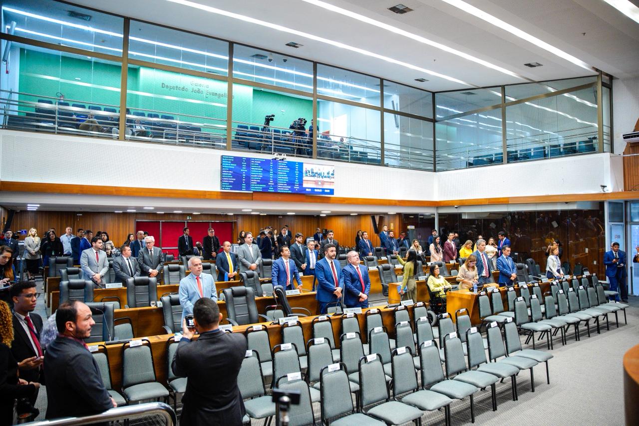 Assembleia faz minuto de silêncio em memória do ex-prefeito Vicente da Galiléia