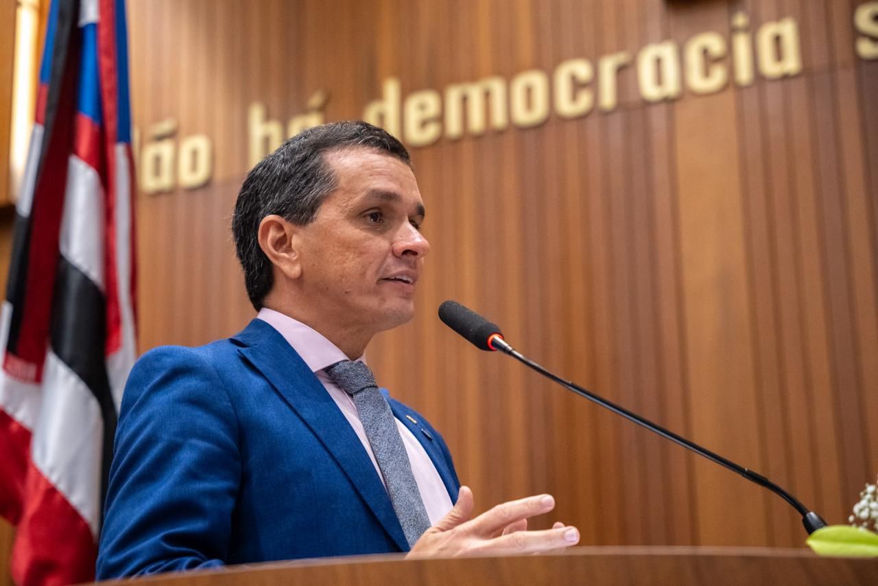 Ricardo Arruda defende distribuição de tablets para alunos do IFMA