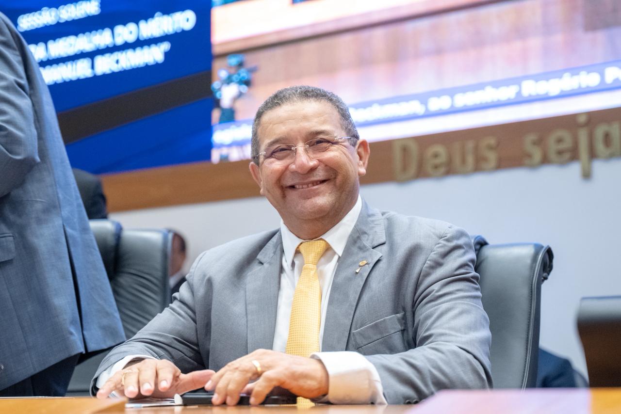 Jota Pinto tome posse no lugar de Junior Cascaria