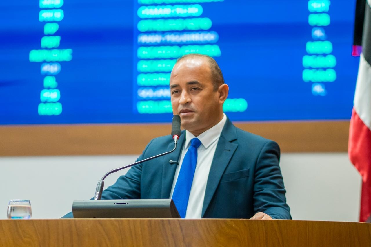 Aluízio Santos repercute entrega de obras em Chapadinha e Tutóia