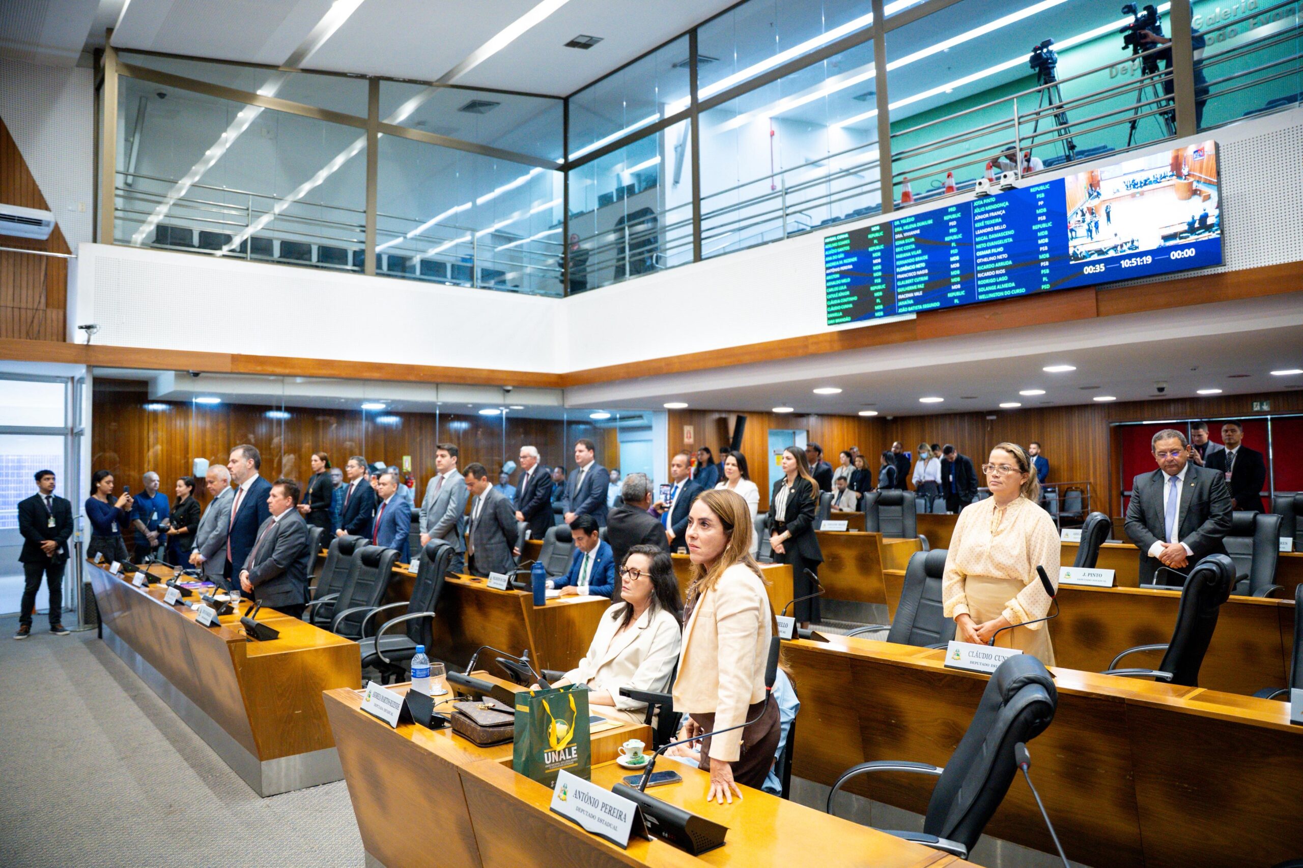 Assembleia faz um minuto de silêncio em memória de Débora Santiago